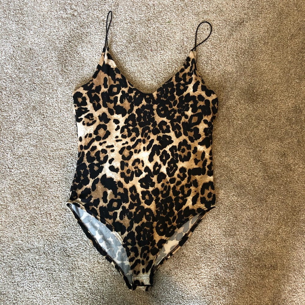 SOFT Leopard V neck body suit